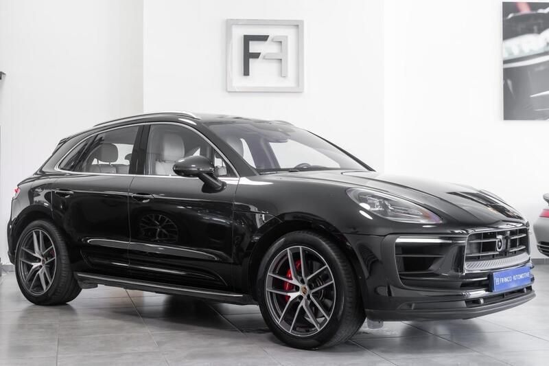 Preto Usado 2022 Porsche Macan SUV | € 96.800 - Imagem 1/4