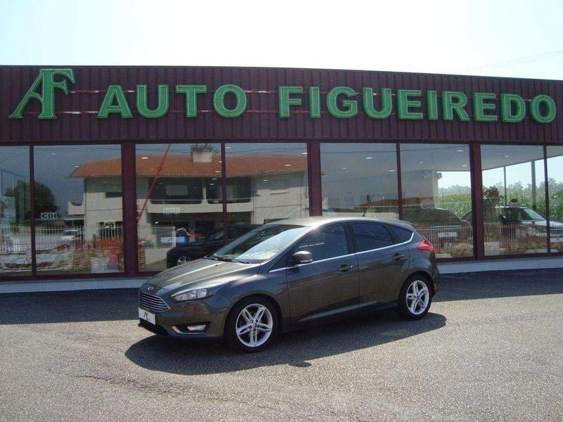 Cinza Usado 2016 Ford Focus Titanium Citadino | € 14.950 (Preço elevado) - Imagem 1/4