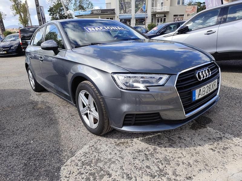 Cinza Usado 2020 Audi A3 Design Sedan | € 17.900 (Bom preço) - Imagem 1/4
