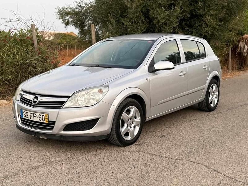 Usado Opel Astra Edition 90 HP (66 kW) 2008 Cinzento Citadino