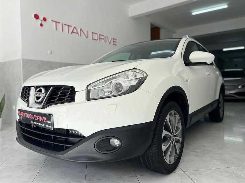 Branco Usado 2011 Nissan Qashqai Tekna SUV | € 11.900 - Imagem 1/4