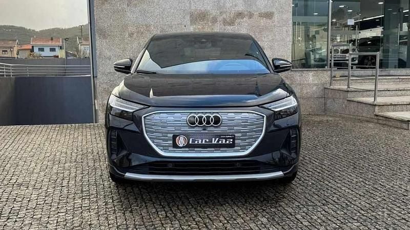 Usado Audi Q4 e-tron S-Line 150 kW (204 HP) 2022 Preto SUV