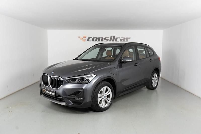 Cinza Usado 2021 BMW X1 Luxury Line SUV | € 24.980 (Bom preço) - Imagem 1/4