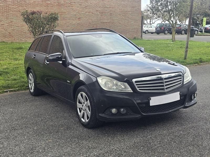 Usado Mercedes C200 136 HP (100 kW) 2011 Sedan