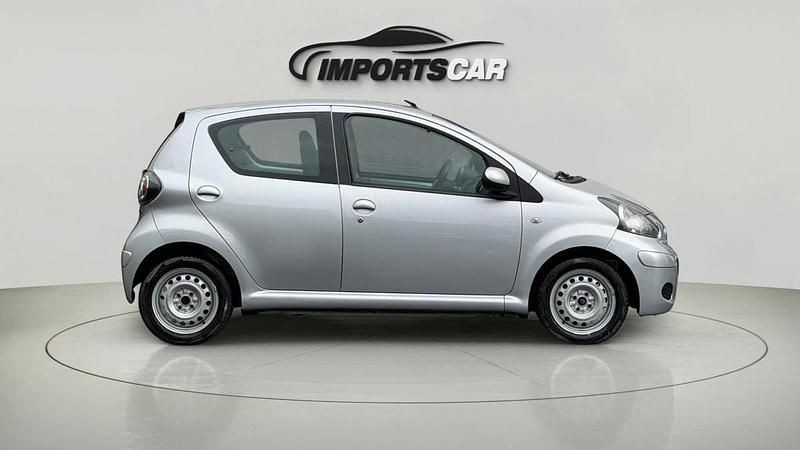 Usado Toyota Aygo 68 HP (50 kW) 2009 Cinza Citadino
