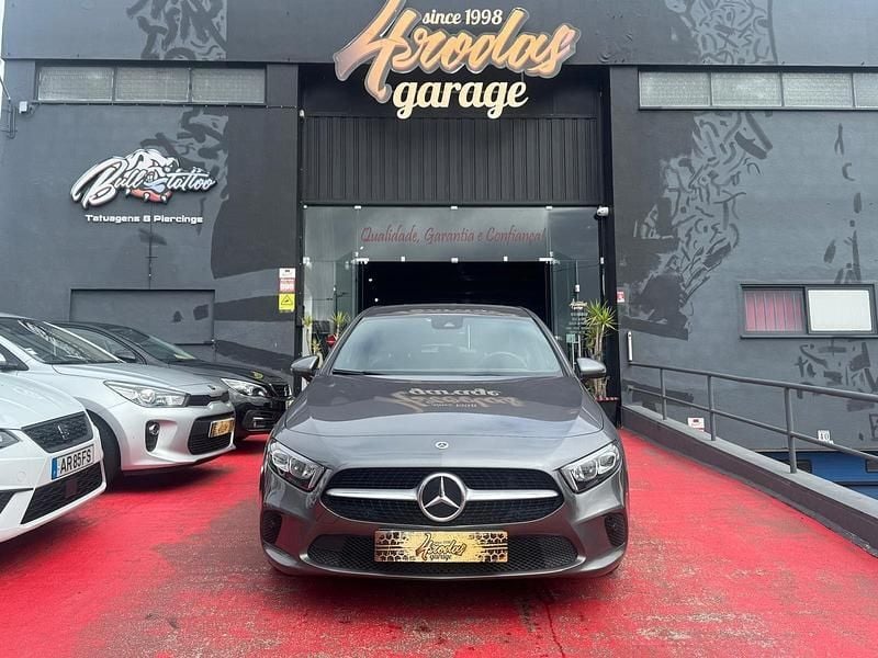 Cinza Usado 2022 Mercedes A180 | € 26.900 - Imagem 1/4