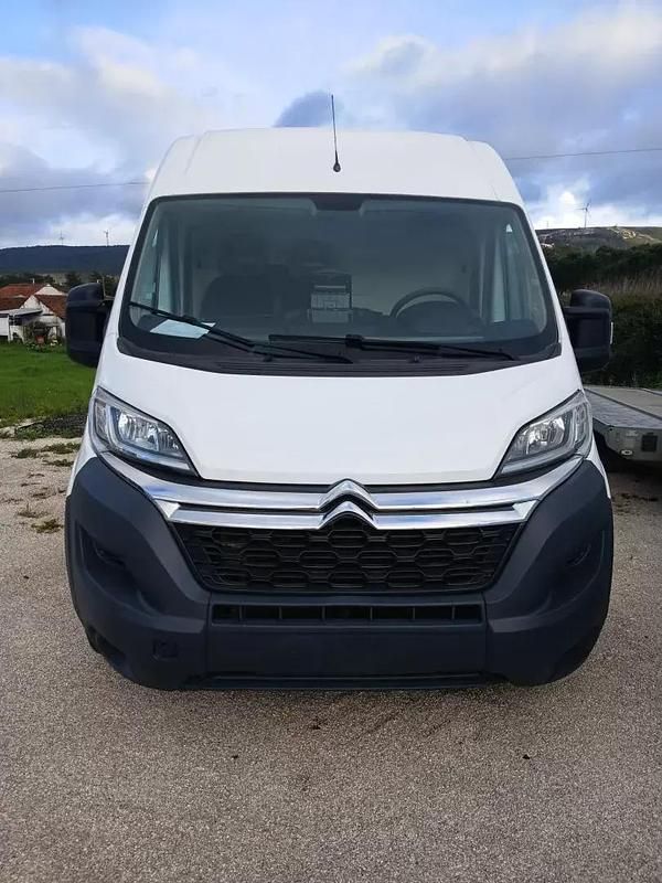 Branco Usado 2014 Citroën Jumper Comfort Monovolume | € 12.450 (Preço justo) - Imagem 1/4