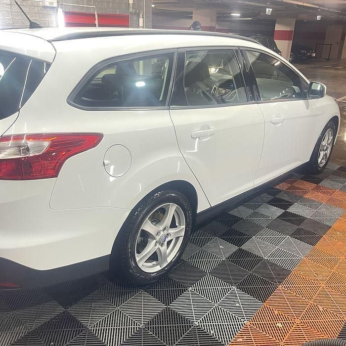 Usado Ford Focus 100 HP (73 kW) 2013 Sedan