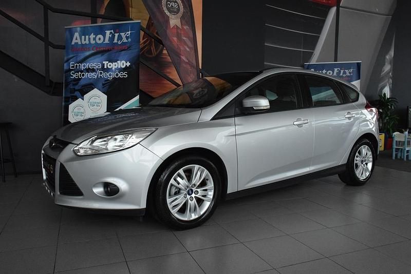 Usado Ford Focus Trend 95 HP (69 kW) 2012 Cinzento Citadino