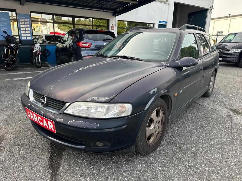 Usado Opel Vectra 100 HP (73 kW) 1999 Azul Carrinha