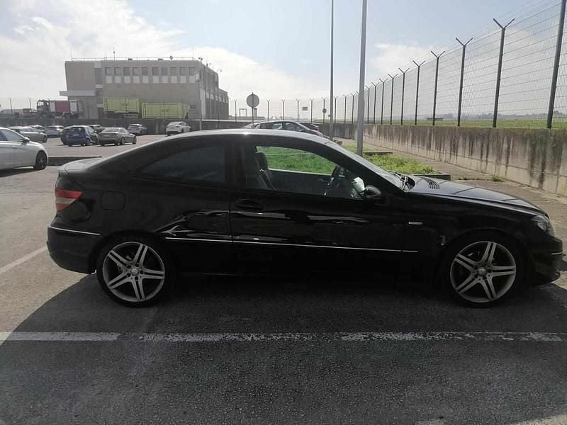 Usado Mercedes CLC220 150 HP (110 kW) 2009 Preto Citadino