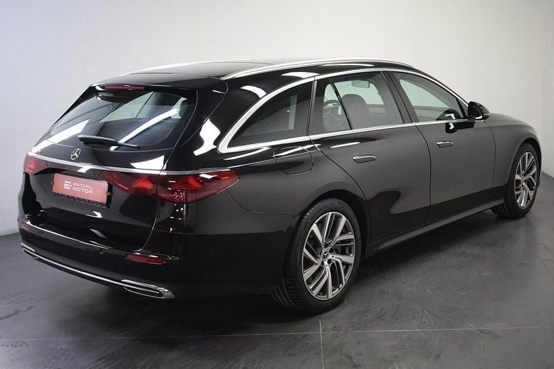 Usado Mercedes E300 Avantgarde 320 HP (235 kW) 2024 Preto Carrinha