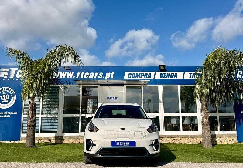 Usado Kia e-Niro Active 150 kW (204 HP) 2022 Branco SUV