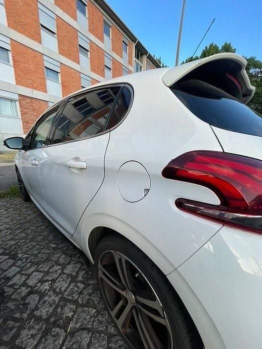 Usado 2016 Peugeot 208 GT-line Citadino | € 8.500 (Bom preço) - Imagem 1/4