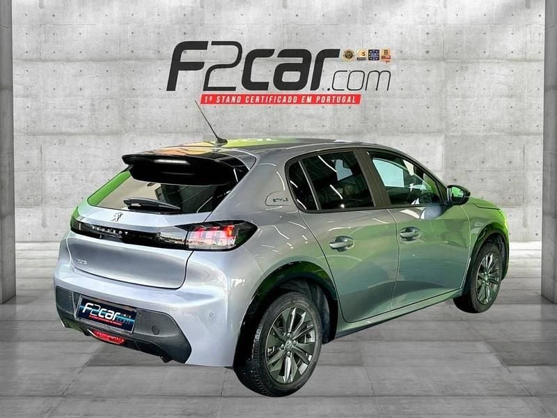 Usado Peugeot e-208 100 kW (136 HP) 2023 Cinzento Citadino