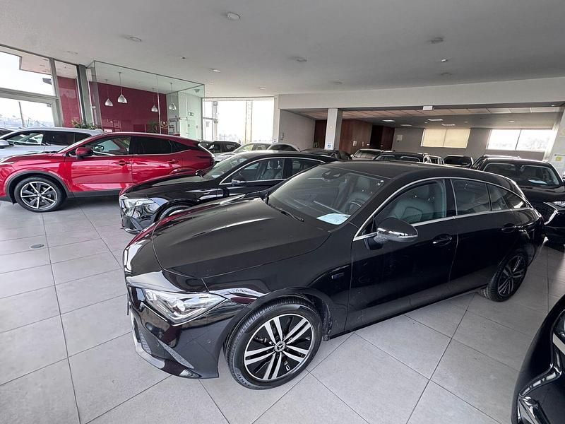 Usado Mercedes CLA250 Shooting Brake Business 218 HP (160 kW) 2021 Preto Carrinha
