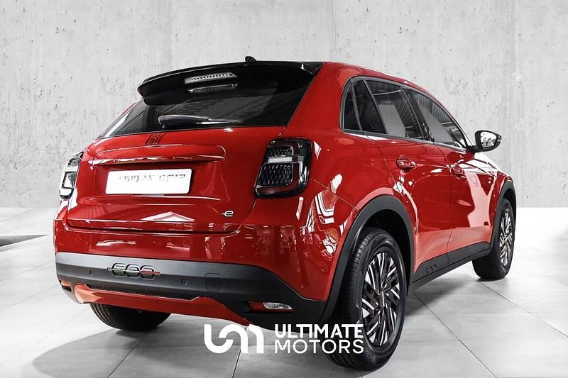 Usado Fiat 600 Red 114 kW (156 HP) 2025 Vermelho SUV