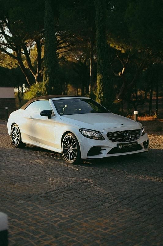 Branco Usado 2021 Mercedes C220 AMG line Coupé | € 49.750 (Caro) - Imagem 1/4