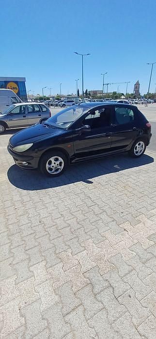 Usado 2002 Peugeot 206 Sedan | € 2.100 - Imagem 1/4