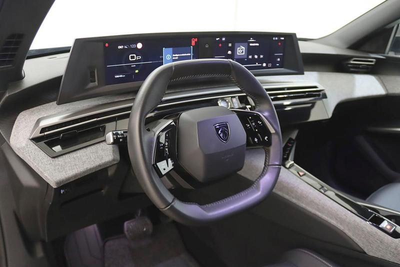 Usado Peugeot 5008 145 HP (106 kW) 2025 Azul SUV