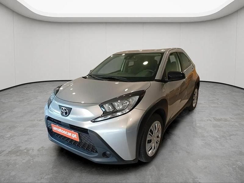 Cinza (pintura metalizada) Usado 2023 Toyota Aygo X X-play SUV | € 15.950 (Bom preço) - Imagem 1/4
