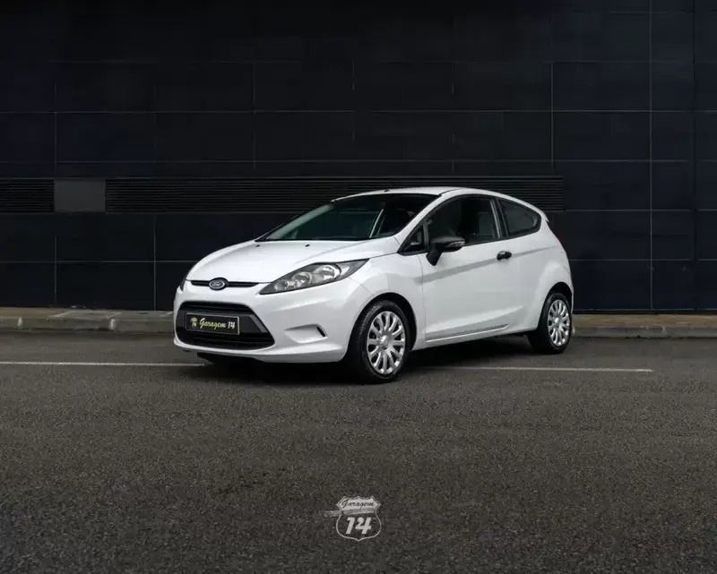 Branco Usado 2009 Ford Fiesta Citadino | € 5.750 (Preço justo) - Imagem 1/4