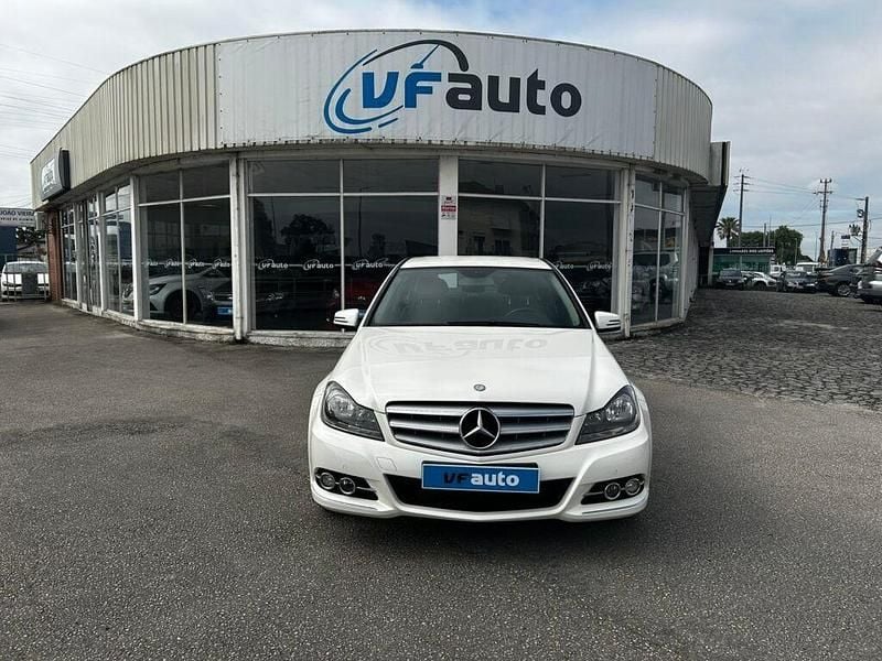 Usado Mercedes C180 Avantgarde 120 HP (88 kW) 2013 Branco Sedan