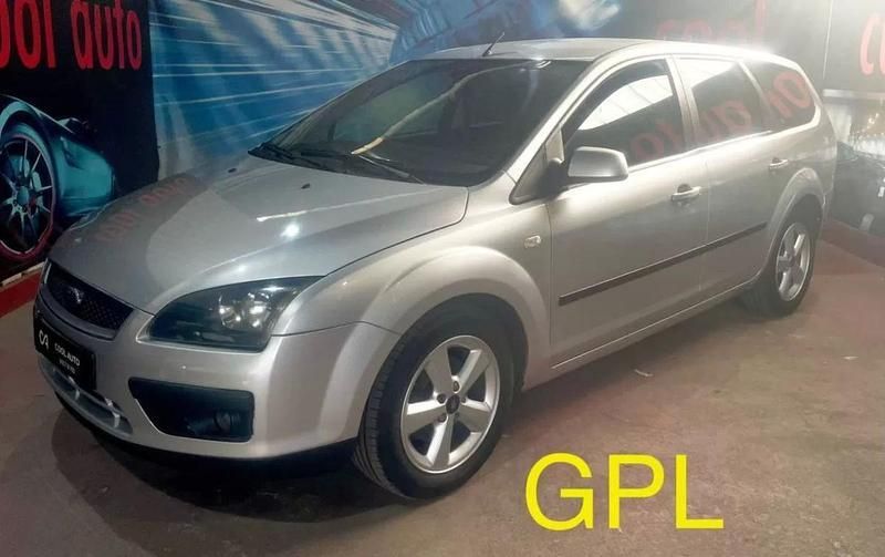 Cinza prata Usado 2006 Ford Focus Trend Carrinha | € 2.999 (Preço justo) - Imagem 1/4