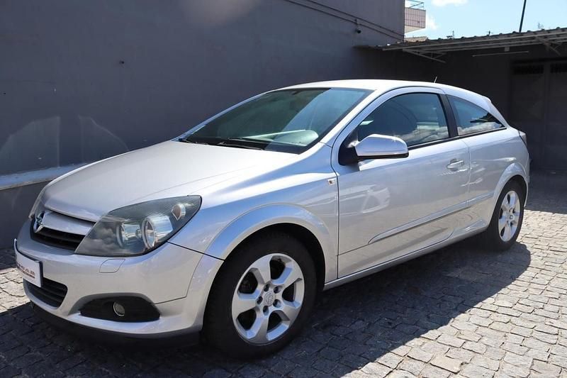 Usado Opel Astra GTC 90 HP (66 kW) 2005 Cinzento