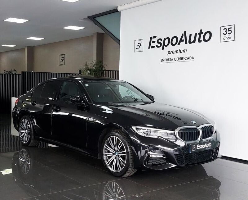 Preto Usado 2020 BMW 330 M Sport Sedan | € 34.990 - Imagem 1/4