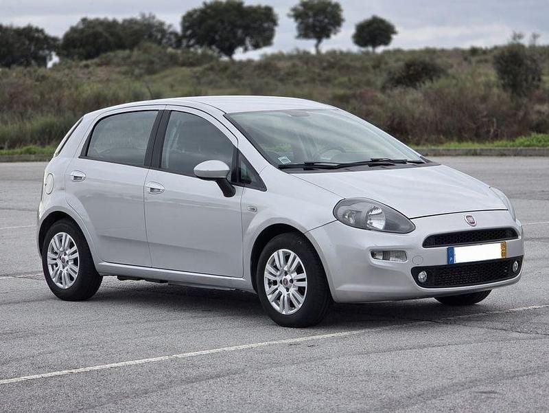 Usado 2015 Fiat Punto Sedan | € 6.490 (Preço justo) - Imagem 1/4