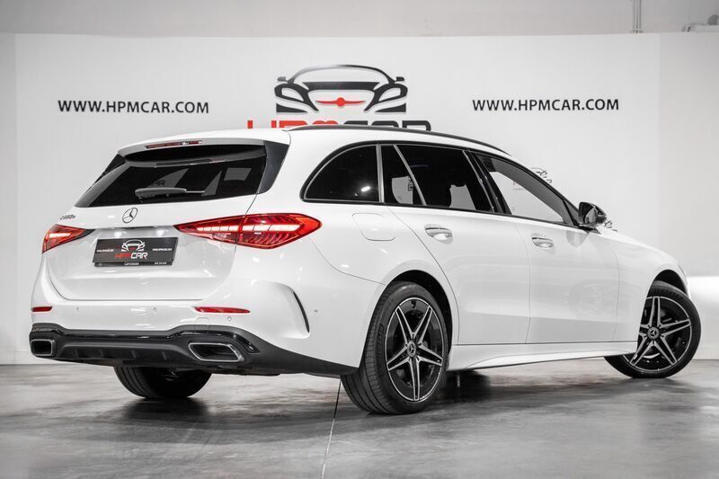 Usado Mercedes C300 AMG line 313 HP (230 kW) 2023 Branco Carrinha