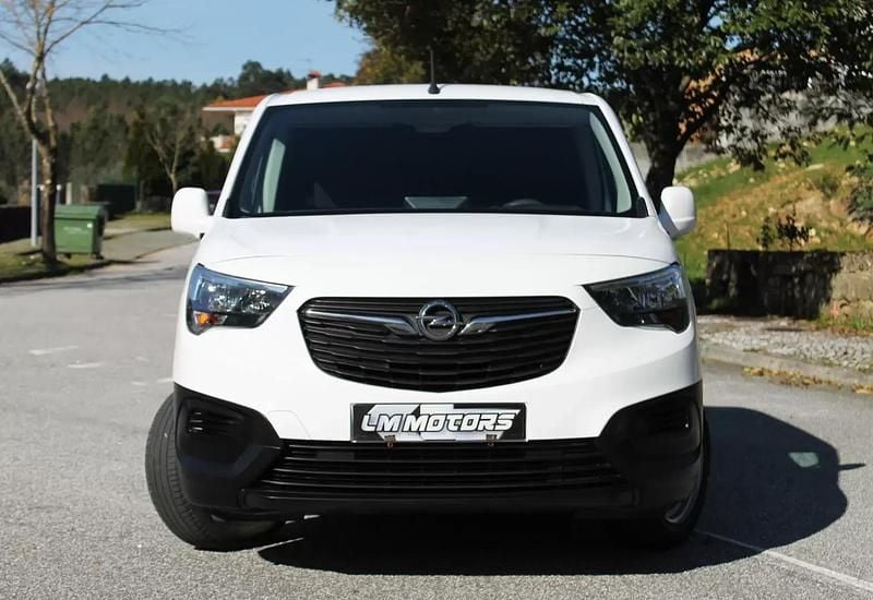 Usado Opel Combo 102 HP (75 kW) 2020 Branco Monovolume