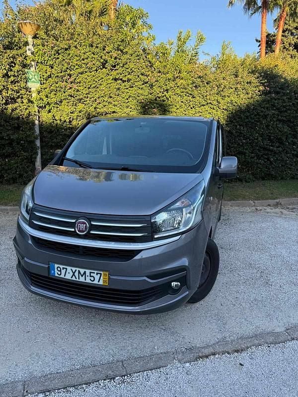 Cinzento Usado 2019 Fiat Talento Monovolume | € 24.500 (Preço justo) - Imagem 1/4