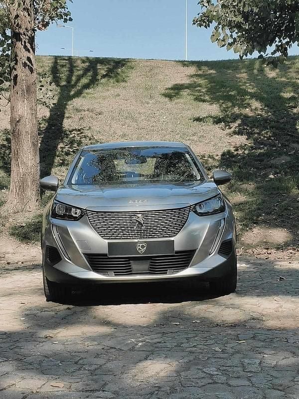 Cinzento Usado 2021 Peugeot e-2008 SUV | € 18.000 (Bom preço) - Imagem 1/4
