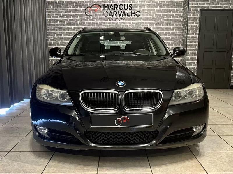 Usado BMW 318 Sport Line 143 HP (105 kW) 2011 Preto Carrinha