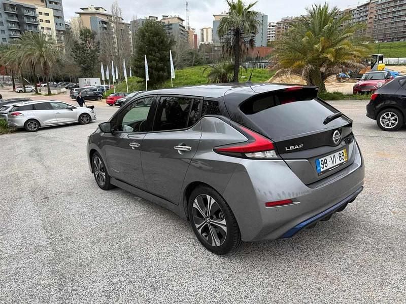 Usado Nissan Leaf 110 kW (150 HP) 2018 Cinzento Citadino
