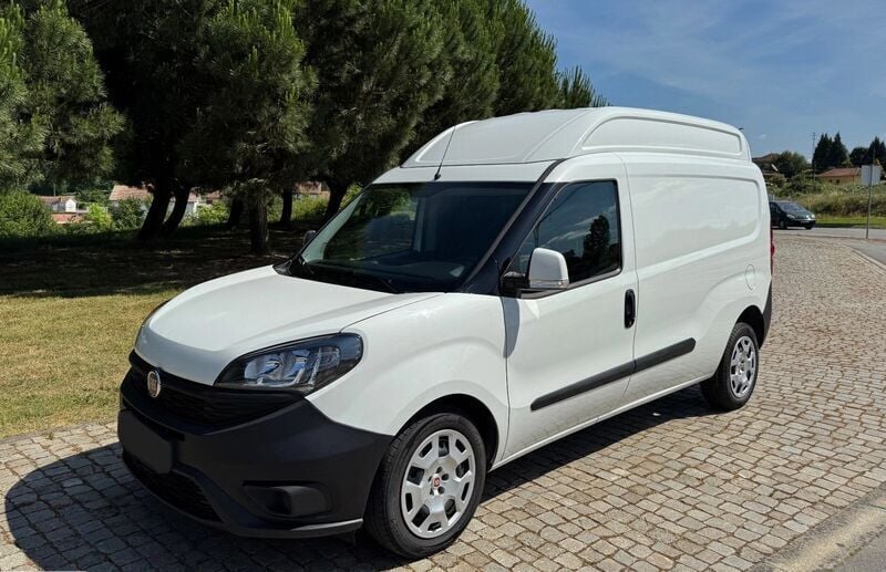 Branco Usado 2022 Fiat Doblò Monovolume | € 17.980 (Preço justo) - Imagem 1/4