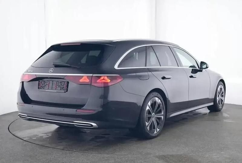 Usado Mercedes E300 313 HP (230 kW) 2024 Preto Carrinha