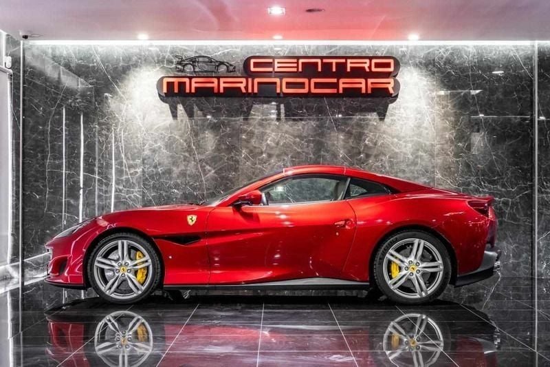 Vermelho Usado 2020 Ferrari Portofino | € 249.900 - Imagem 1/4