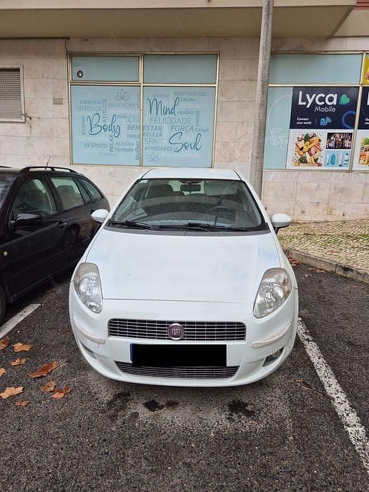 Usado 2009 Fiat Punto Sedan | € 3.400 (Super Preço) - Imagem 1/4