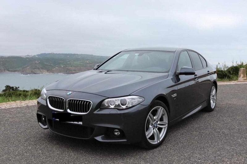Cinzento Usado 2015 BMW 525 Sedan | € 23.500 (Preço justo) - Imagem 1/4