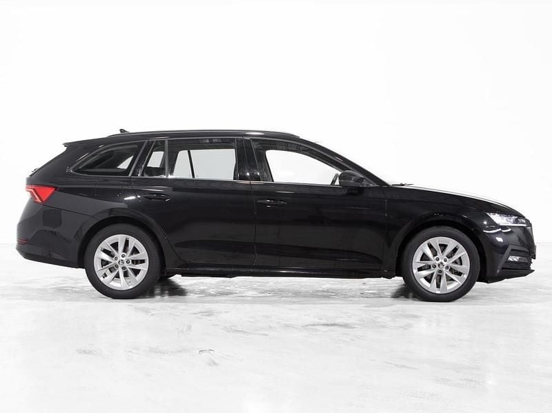 Usado Skoda Octavia 204 HP (150 kW) 2023 Preto Carrinha