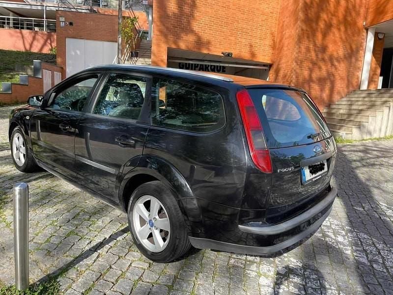 Usado Ford Focus 90 HP (66 kW) 2006 Preto Carrinha