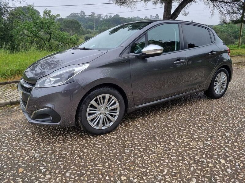 Cinzento Usado 2019 Peugeot 208 Signature Sky Citadino | € 10.900 (Bom preço) - Imagem 1/4