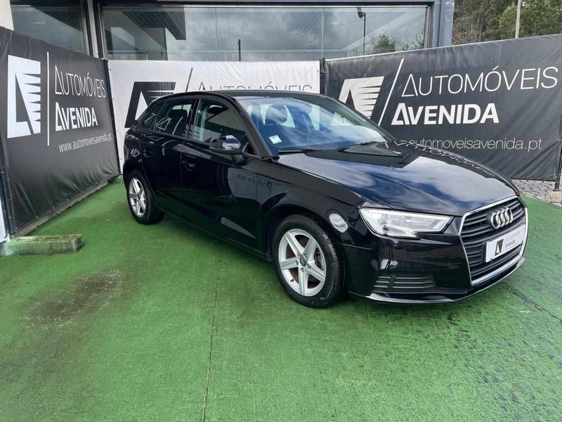 Usado Audi A3 116 HP (85 kW) 2019 Preto Sedan