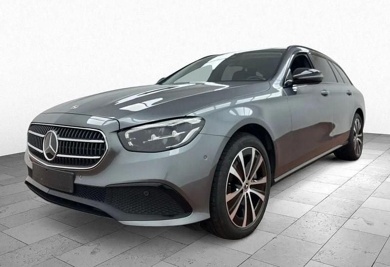 Cinza Usado 2022 Mercedes E300 Avantgarde Carrinha | € 37.900 - Imagem 1/3