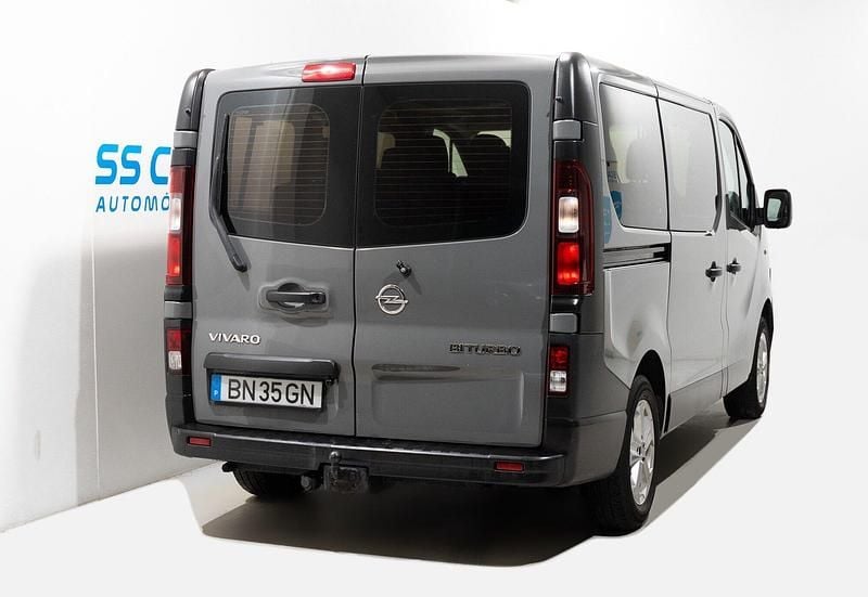 Usado Opel Vivaro S 120 HP (88 kW) 2015 Cinza Monovolume