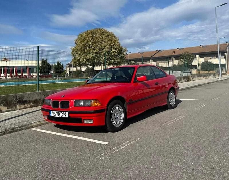 Vermelho Usado 1994 BMW 318 Coupé | € 8.500 - Imagem 1/4