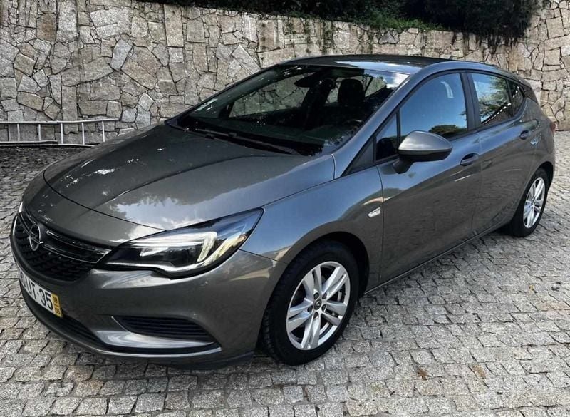 Cinzento Usado 2018 Opel Astra Innovation Citadino | € 11.950 (Preço justo) - Imagem 1/4